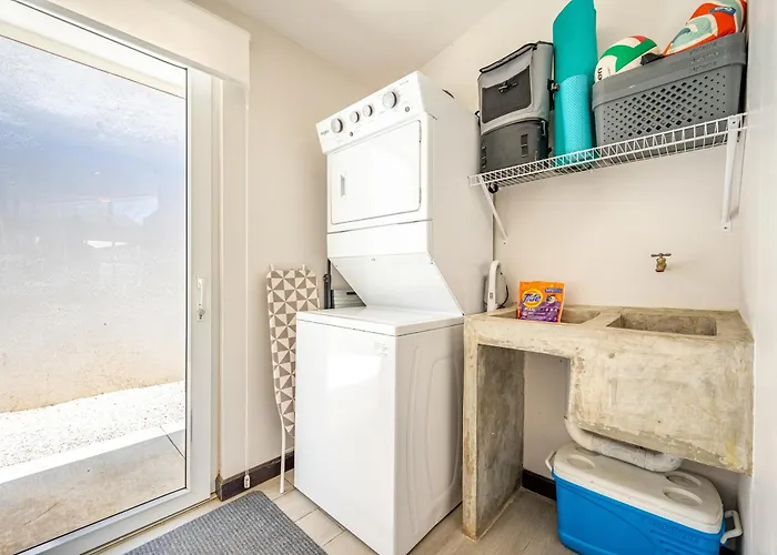 Avellanas Beach Condo: Saltwater Pool Access! Hébergement de vacances